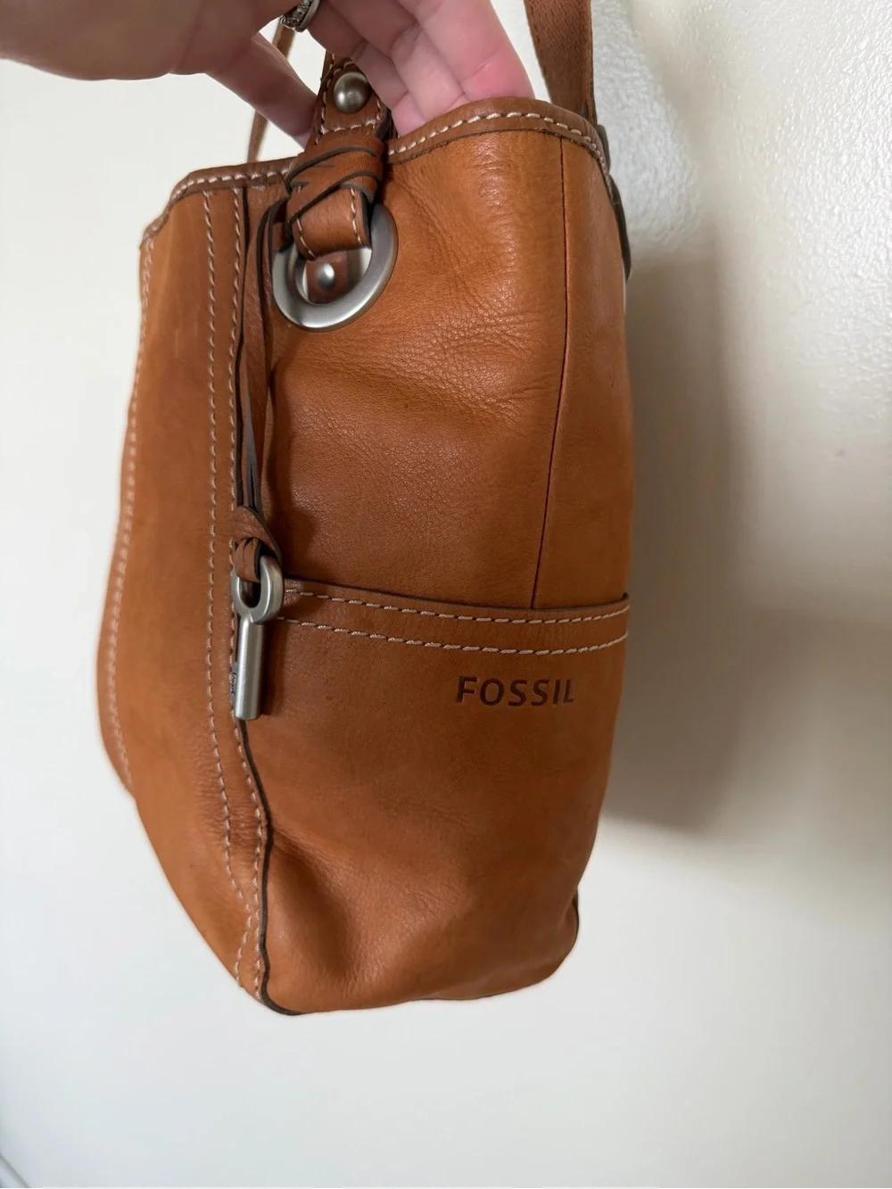 FOSSIL Camel Brown Leather Vintage Hobo Shoulder Tote Bag w Silver Key Accent